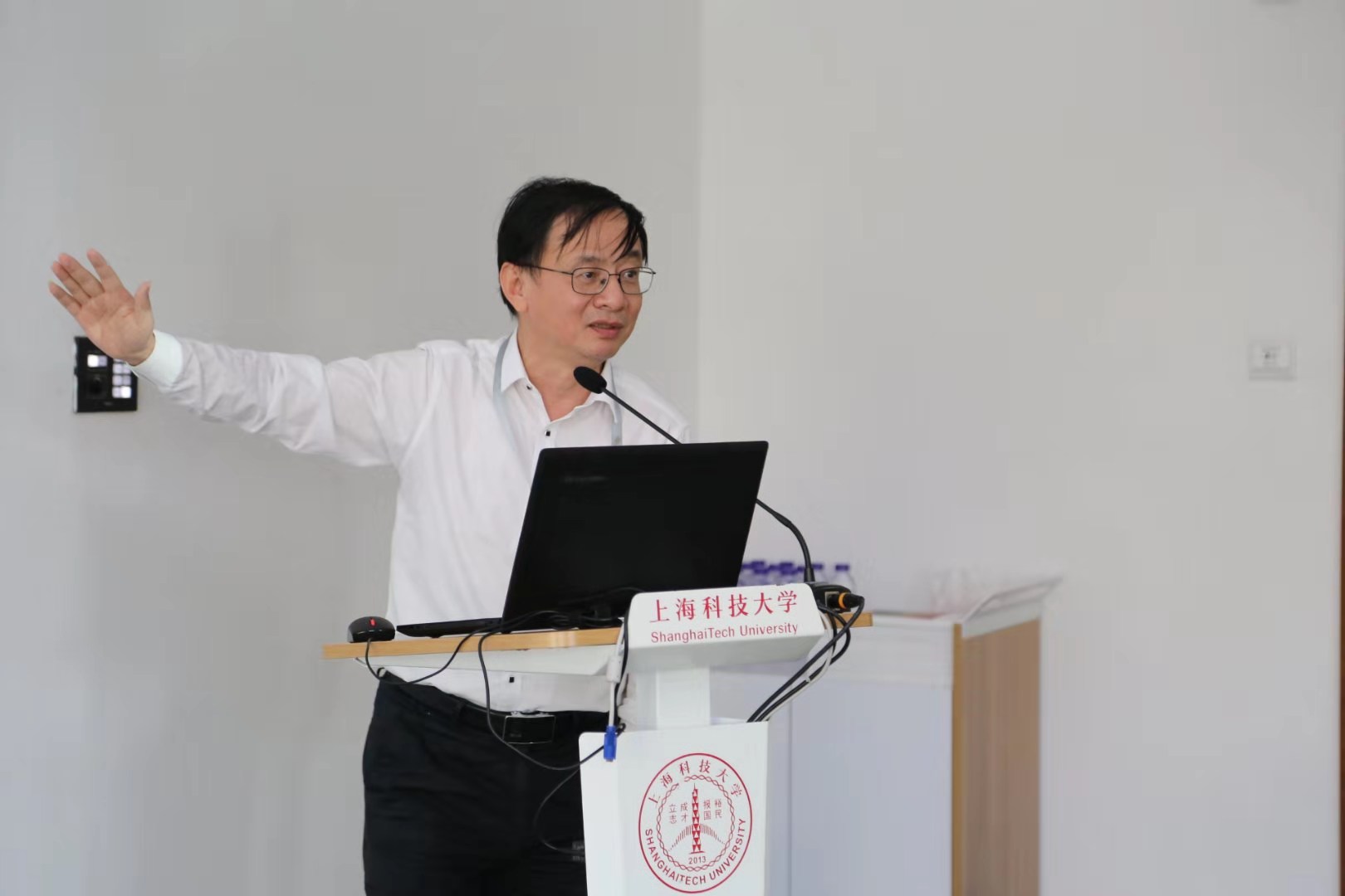 副校长胡继灵带队赴上海科技大学调研学习