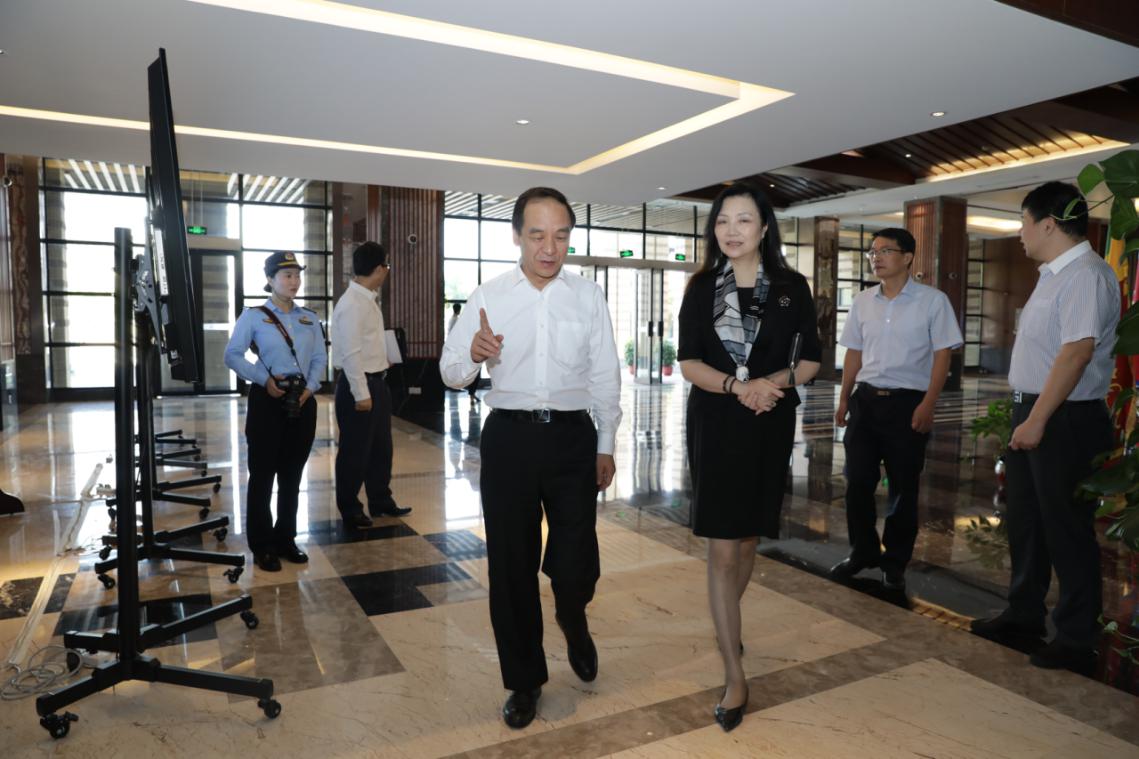 刘晓红校长会见上海市生态环境局局长程鹏一行